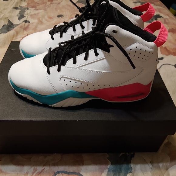 COPY - HOST PICK Jordan Lift Off South Beach - Picture 5 of 14